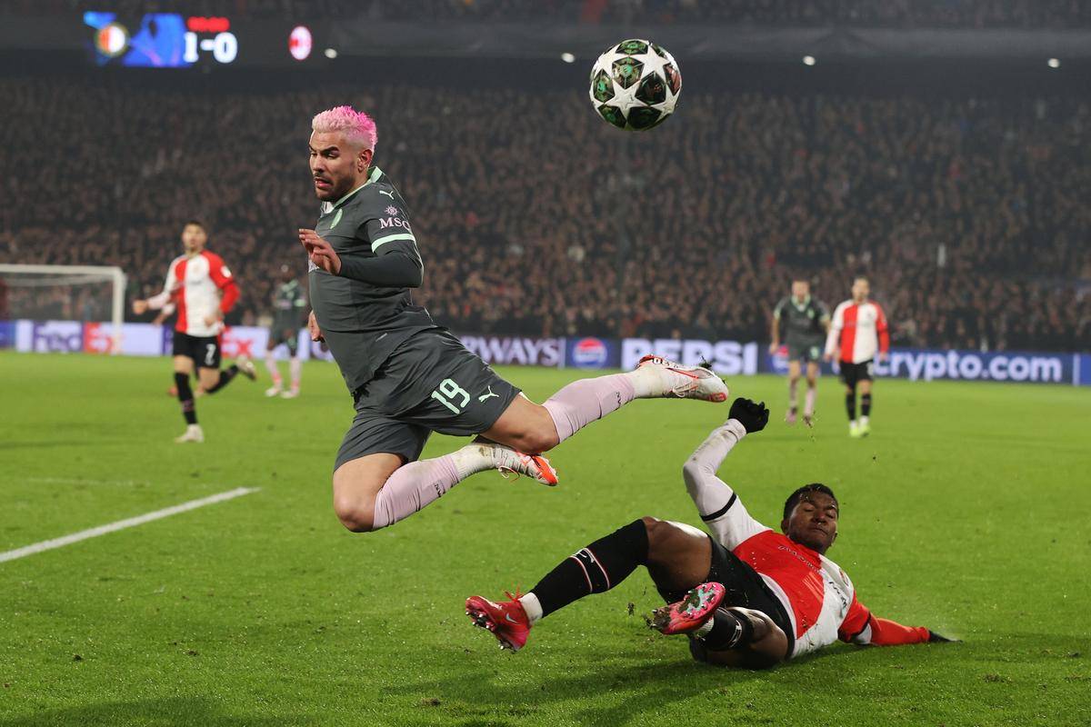 包含今晚体能课后，费耶诺德止住颓势备战意甲，底气十足，球队文化再被提及的词条星空体育